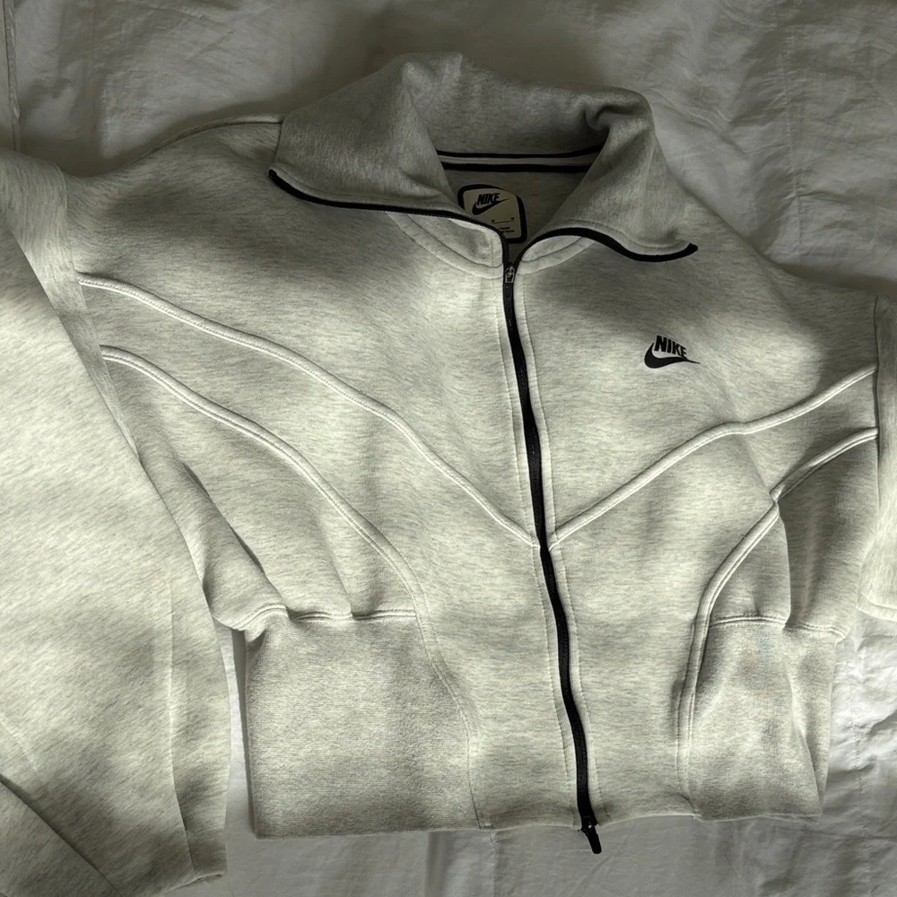 Nike Heather Gray Zip-Up Jacket with Black Accents - Picture 1 of 4